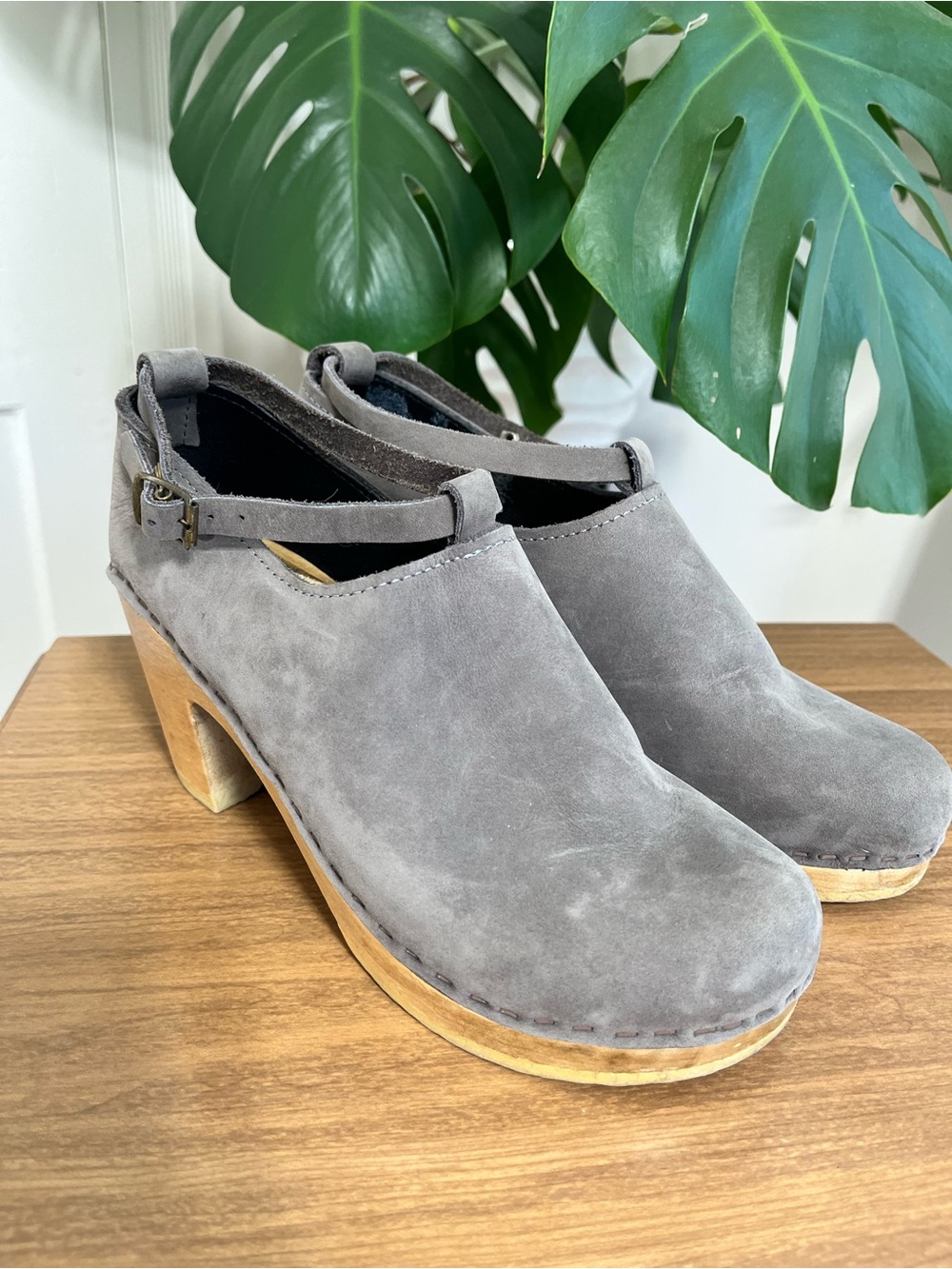 No. 6 Grey SuedeClassic Strap Clog 38
